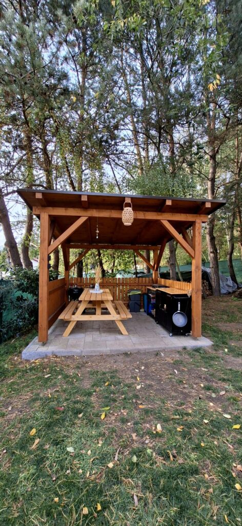 Glamping, který vám vezme dech: Objevte kouzelné Jurty u jezírka v Podkrkonoší img 20261018 165215