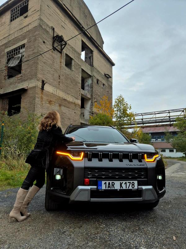 🚗 KGM Torres v rodinném testu: Když vzadu vezete nejmladší dítko v autosedačce i starší děti img 20261018 203938