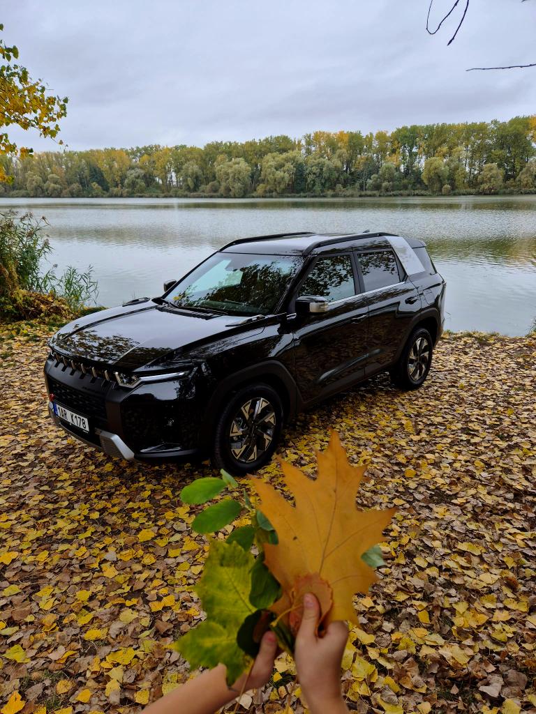 🚗 KGM Torres v rodinném testu: Když vzadu vezete nejmladší dítko v autosedačce i starší děti img 20261020 073807 1